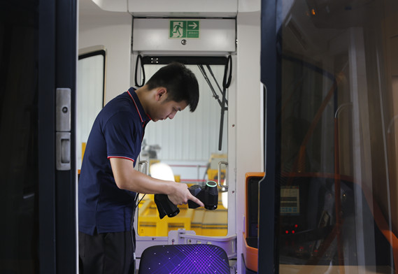 Siyah ve parlak y&uuml;zey i&ccedil;in y&uuml;ksek uyarlanabilirliğe sahip 3D tarayıcı