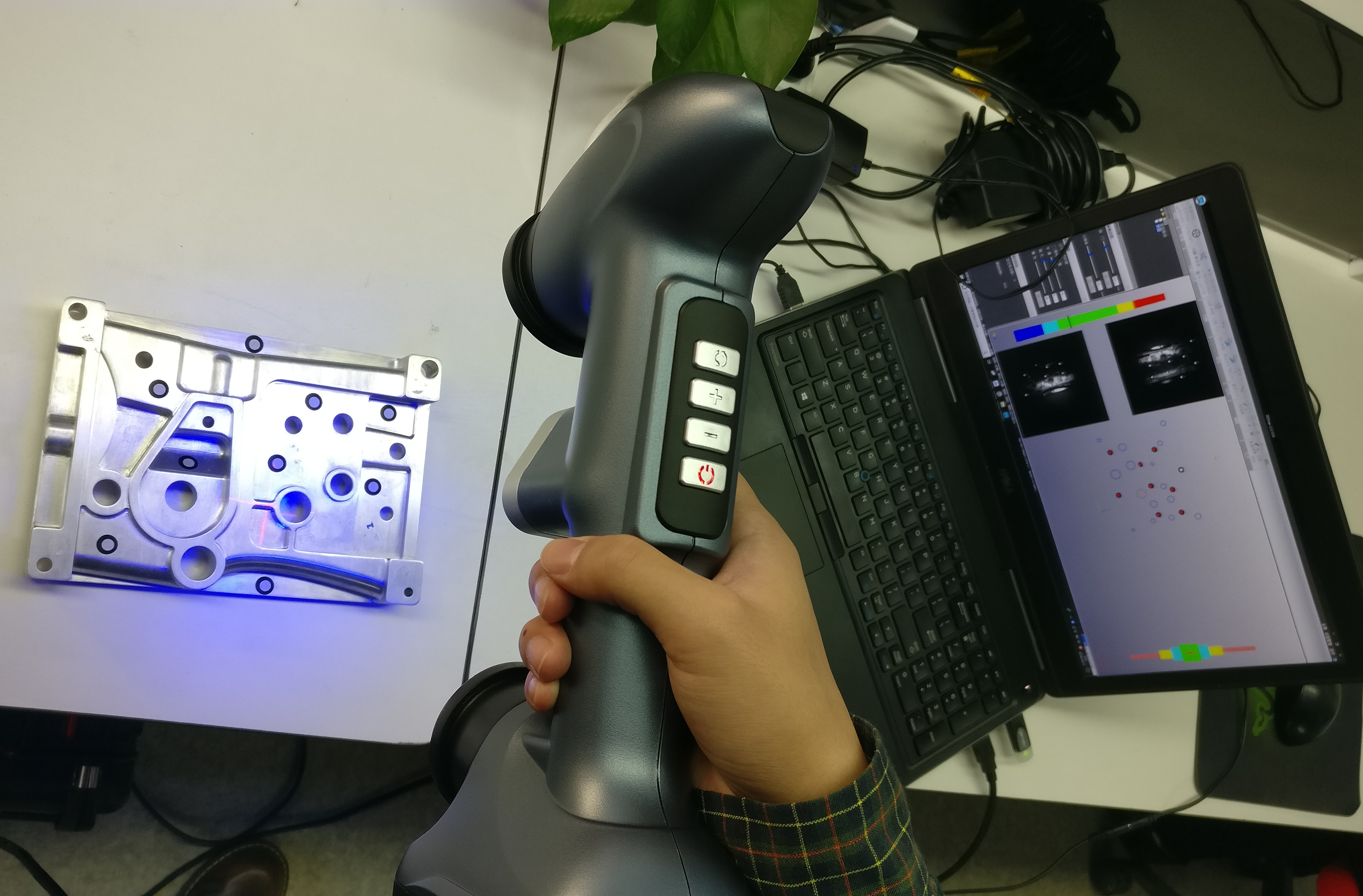 Makine Par&ccedil;aları i&ccedil;in Delik Flaşı Yakalamalı 3D Tarayıcı